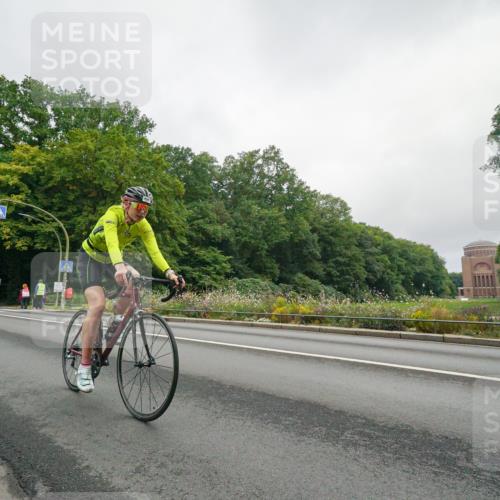 14.09.2025 - Stadtparktriathlon Michael Burmester http://msf.ph/oto/8890303 14.09.2025 09:35:20 Radfahren 398, 430, 494 meine-sportfotos.de