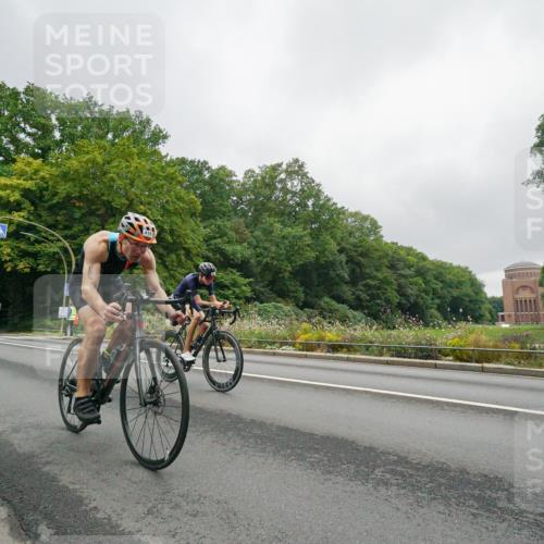 14.09.2025 - Stadtparktriathlon Michael Burmester http://msf.ph/oto/8890343 14.09.2025 09:36:47 Radfahren 418, 437 meine-sportfotos.de