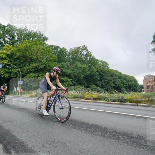 14.09.2025 - Stadtparktriathlon Michael Burmester http://msf.ph/oto/8890425 14.09.2025 09:41:16 Radfahren 439, 459 meine-sportfotos.de