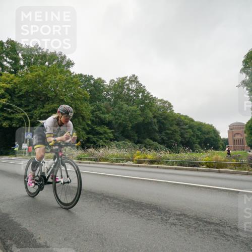 14.09.2025 - Stadtparktriathlon Michael Burmester http://msf.ph/oto/8890522 14.09.2025 09:50:19 Radfahren 492, 506 meine-sportfotos.de