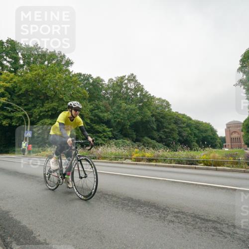 14.09.2025 - Stadtparktriathlon Michael Burmester http://msf.ph/oto/8890531 14.09.2025 09:50:53 Radfahren 498, 563, 594, 604, 610 meine-sportfotos.de