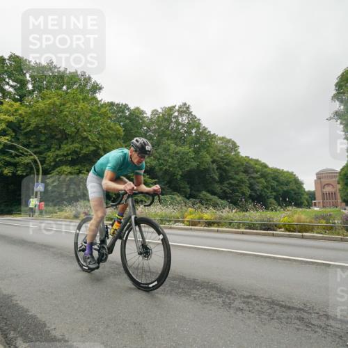 14.09.2025 - Stadtparktriathlon Michael Burmester http://msf.ph/oto/8890553 14.09.2025 09:52:23 Radfahren 448, 549, 574, 608, 617 meine-sportfotos.de