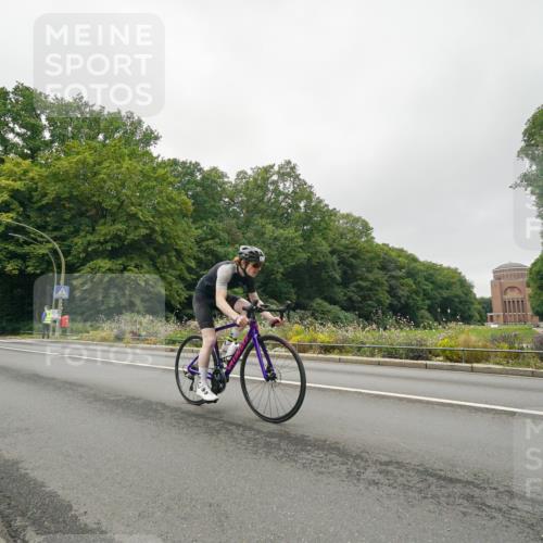 14.09.2025 - Stadtparktriathlon Michael Burmester http://msf.ph/oto/8890554 14.09.2025 09:52:29 Radfahren 448, 549, 574, 608, 617 meine-sportfotos.de