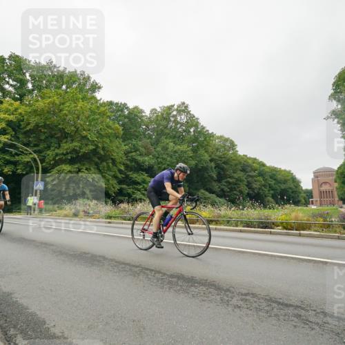 14.09.2025 - Stadtparktriathlon Michael Burmester http://msf.ph/oto/8890557 14.09.2025 09:52:30 Radfahren 448, 549, 608, 617 meine-sportfotos.de