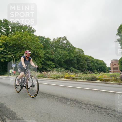 14.09.2025 - Stadtparktriathlon Michael Burmester http://msf.ph/oto/8890560 14.09.2025 09:52:47 Radfahren 556, 596 meine-sportfotos.de