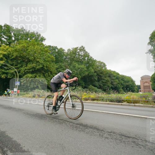 14.09.2025 - Stadtparktriathlon Michael Burmester http://msf.ph/oto/8890587 14.09.2025 09:54:23 Radfahren 575, 660 meine-sportfotos.de