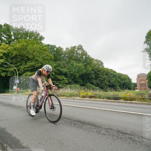 14.09.2025 - Stadtparktriathlon Michael Burmester http://msf.ph/oto/8890588 14.09.2025 09:54:27 Radfahren 548, 575, 660 meine-sportfotos.de