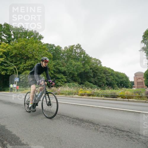 14.09.2025 - Stadtparktriathlon Michael Burmester http://msf.ph/oto/8890596 14.09.2025 09:54:54 Radfahren 567, 595 meine-sportfotos.de
