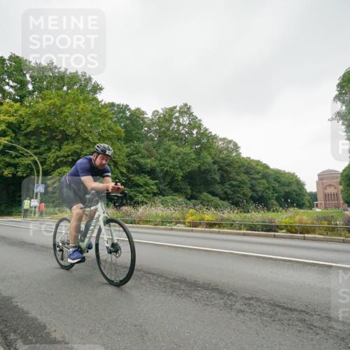 14.09.2025 - Stadtparktriathlon Michael Burmester http://msf.ph/oto/8890618 14.09.2025 09:55:42 Radfahren 564, 589 meine-sportfotos.de
