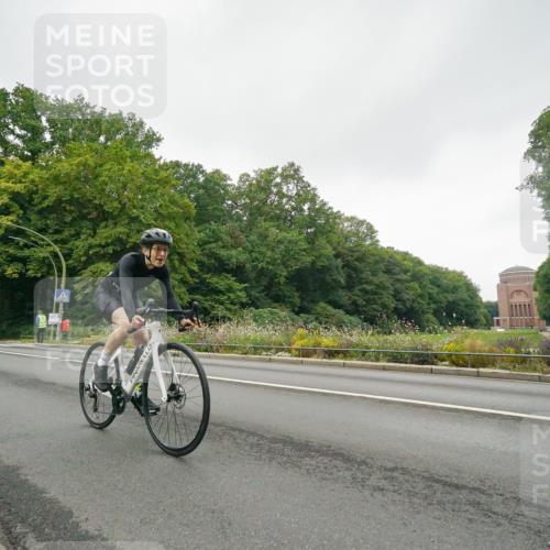 14.09.2025 - Stadtparktriathlon Michael Burmester http://msf.ph/oto/8890619 14.09.2025 09:55:44 Radfahren 526, 539, 564, 589, 611 meine-sportfotos.de