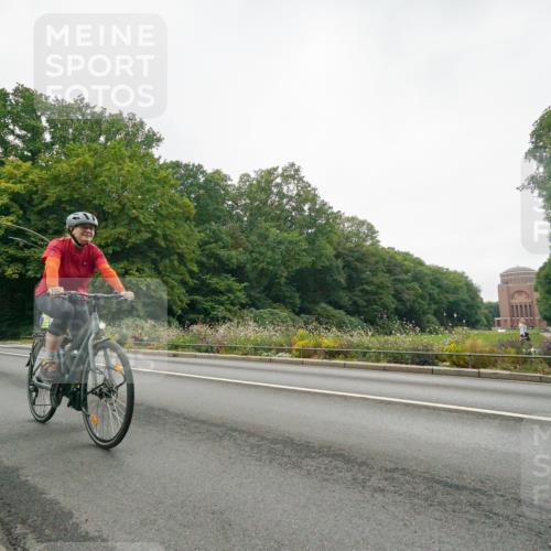 14.09.2025 - Stadtparktriathlon Michael Burmester http://msf.ph/oto/8890643 14.09.2025 09:57:13 Radfahren 542, 562, 586, 588, 594, 597, 605 meine-sportfotos.de