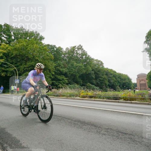 14.09.2025 - Stadtparktriathlon Michael Burmester http://msf.ph/oto/8890656 14.09.2025 09:58:06 Radfahren 547, 563, 610 meine-sportfotos.de