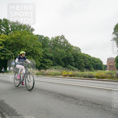 14.09.2025 - Stadtparktriathlon Michael Burmester http://msf.ph/oto/8890680 14.09.2025 09:59:48 Radfahren 568 meine-sportfotos.de