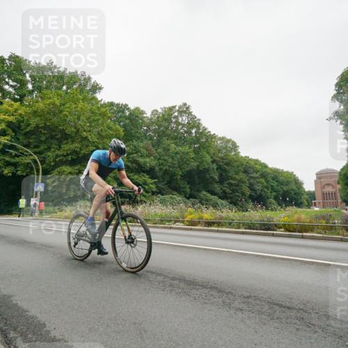 14.09.2025 - Stadtparktriathlon Michael Burmester http://msf.ph/oto/8890682 14.09.2025 10:00:04 Radfahren 608 meine-sportfotos.de