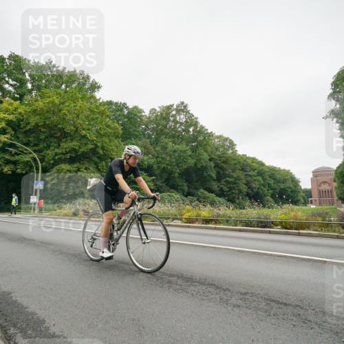 14.09.2025 - Stadtparktriathlon Michael Burmester http://msf.ph/oto/8890690 14.09.2025 10:00:33 Radfahren 524, 556 meine-sportfotos.de