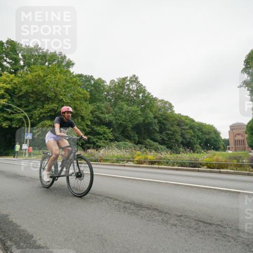 14.09.2025 - Stadtparktriathlon Michael Burmester http://msf.ph/oto/8890692 14.09.2025 10:00:48 Radfahren 512, 576, 583, 591, 618 meine-sportfotos.de