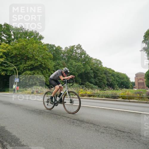 14.09.2025 - Stadtparktriathlon Michael Burmester http://msf.ph/oto/8890707 14.09.2025 10:01:16 Radfahren 528, 575, 585, 587, 607 meine-sportfotos.de