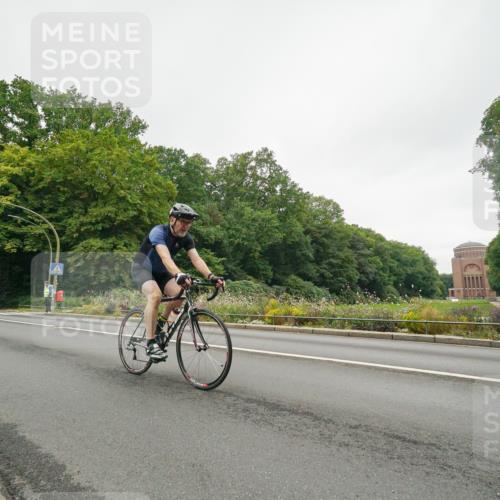 14.09.2025 - Stadtparktriathlon Michael Burmester http://msf.ph/oto/8890711 14.09.2025 10:01:24 Radfahren 554, 585, 587, 607, 609 meine-sportfotos.de