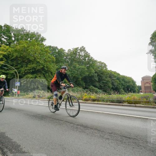 14.09.2025 - Stadtparktriathlon Michael Burmester http://msf.ph/oto/8890754 14.09.2025 10:03:38 Radfahren 534, 589, 611 meine-sportfotos.de