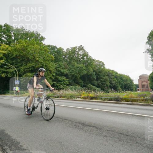 14.09.2025 - Stadtparktriathlon Michael Burmester http://msf.ph/oto/8890763 14.09.2025 10:04:28 Radfahren 546 meine-sportfotos.de