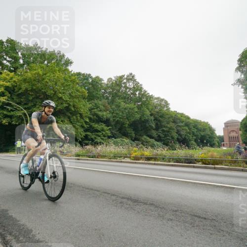 14.09.2025 - Stadtparktriathlon Michael Burmester http://msf.ph/oto/8890770 14.09.2025 10:04:51 Radfahren 521, 522, 531, 557, 566, 567, 574, 619 meine-sportfotos.de