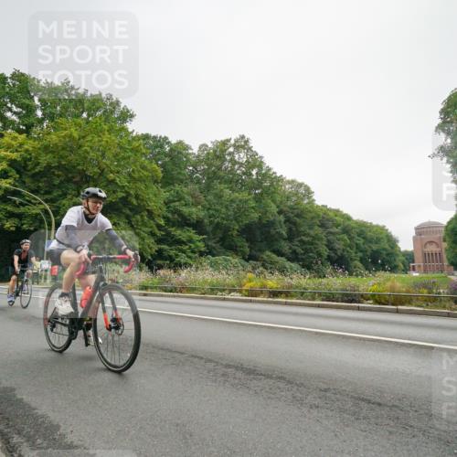14.09.2025 - Stadtparktriathlon Michael Burmester http://msf.ph/oto/8890776 14.09.2025 10:05:06 Radfahren 527, 536, 598 meine-sportfotos.de