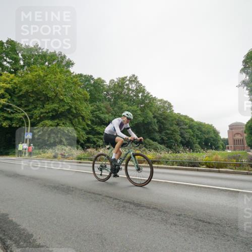 14.09.2025 - Stadtparktriathlon Michael Burmester http://msf.ph/oto/8890780 14.09.2025 10:05:18 Radfahren 549, 553, 562, 563, 586 meine-sportfotos.de