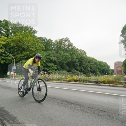 14.09.2025 - Stadtparktriathlon Michael Burmester http://msf.ph/oto/8890790 14.09.2025 10:06:04 Radfahren 605 meine-sportfotos.de