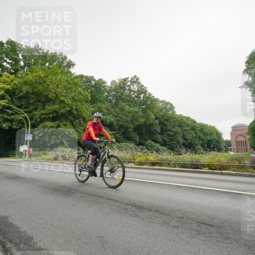 14.09.2025 - Stadtparktriathlon Michael Burmester http://msf.ph/oto/8890802 14.09.2025 10:06:40 Radfahren 535, 542 meine-sportfotos.de
