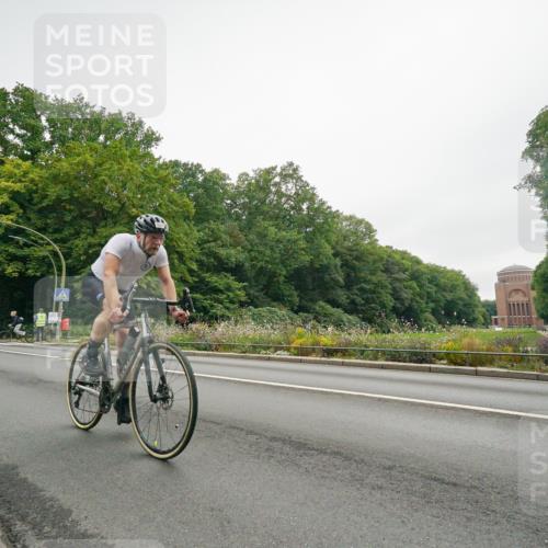 14.09.2025 - Stadtparktriathlon Michael Burmester http://msf.ph/oto/8890810 14.09.2025 10:07:12 Radfahren 513, 584, 604 meine-sportfotos.de