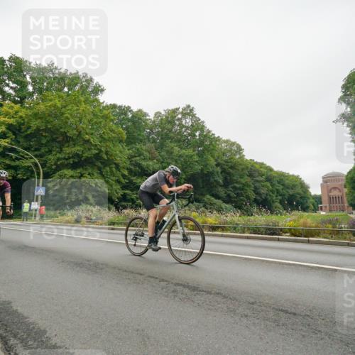 14.09.2025 - Stadtparktriathlon Michael Burmester http://msf.ph/oto/8890826 14.09.2025 10:08:11 Radfahren 575, 591 meine-sportfotos.de