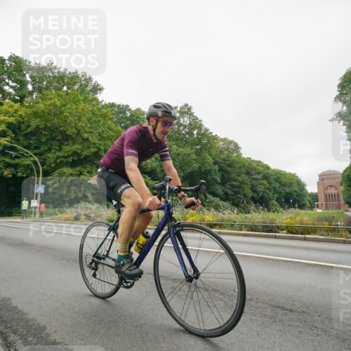 14.09.2025 - Stadtparktriathlon Michael Burmester http://msf.ph/oto/8890827 14.09.2025 10:08:12 Radfahren 575, 591 meine-sportfotos.de