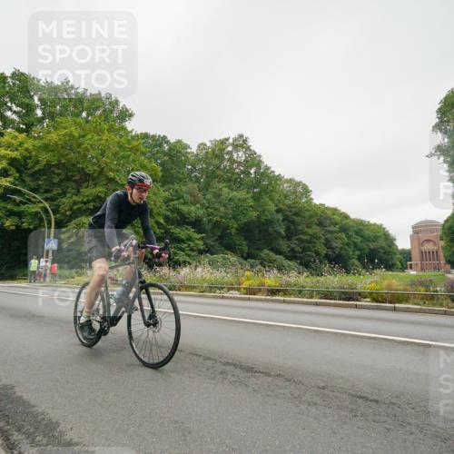 14.09.2025 - Stadtparktriathlon Michael Burmester http://msf.ph/oto/8890842 14.09.2025 10:09:18 Radfahren 518, 595, 597, 606 meine-sportfotos.de