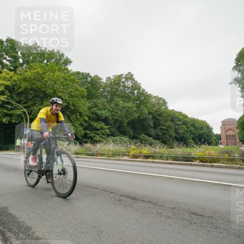 14.09.2025 - Stadtparktriathlon Michael Burmester http://msf.ph/oto/8890846 14.09.2025 10:09:25 Radfahren 555, 573, 597, 606 meine-sportfotos.de