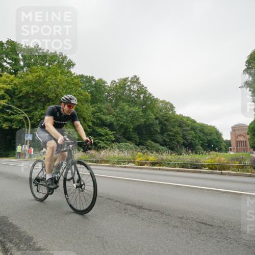 14.09.2025 - Stadtparktriathlon Michael Burmester http://msf.ph/oto/8890847 14.09.2025 10:09:29 Radfahren 555, 573, 599, 606 meine-sportfotos.de