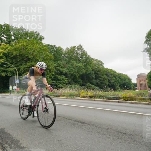 14.09.2025 - Stadtparktriathlon Michael Burmester http://msf.ph/oto/8890854 14.09.2025 10:09:40 Radfahren 512, 525, 551, 583, 599, 660 meine-sportfotos.de
