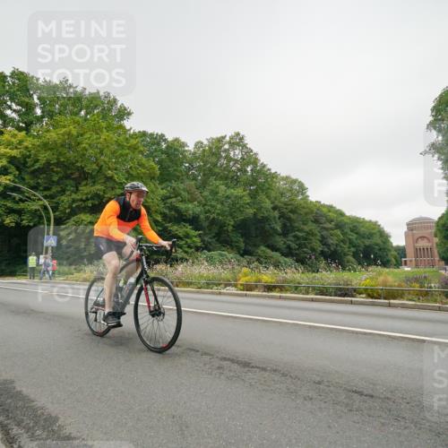 14.09.2025 - Stadtparktriathlon Michael Burmester http://msf.ph/oto/8890860 14.09.2025 10:09:56 Radfahren 523, 581, 609, 615 meine-sportfotos.de
