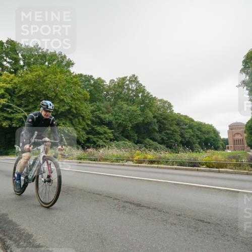 14.09.2025 - Stadtparktriathlon Michael Burmester http://msf.ph/oto/8890868 14.09.2025 10:10:24 Radfahren 561, 577, 594 meine-sportfotos.de