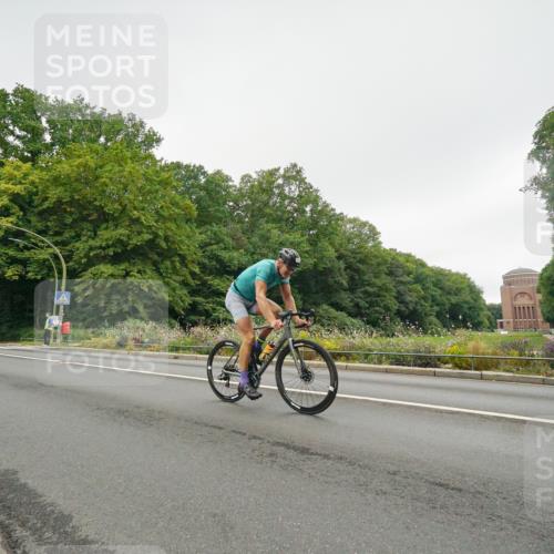 14.09.2025 - Stadtparktriathlon Michael Burmester http://msf.ph/oto/8890877 14.09.2025 10:11:06 Radfahren 530, 574 meine-sportfotos.de