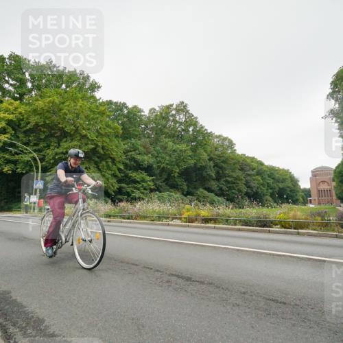14.09.2025 - Stadtparktriathlon Michael Burmester http://msf.ph/oto/8890879 14.09.2025 10:11:15 Radfahren 528, 533, 568 meine-sportfotos.de
