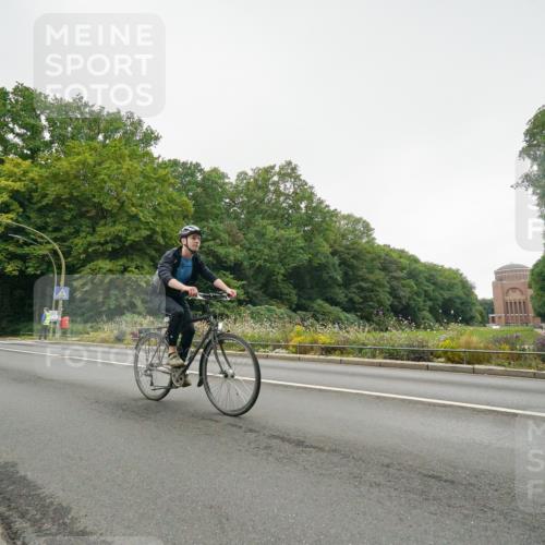 14.09.2025 - Stadtparktriathlon Michael Burmester http://msf.ph/oto/8890926 14.09.2025 10:13:58 Radfahren 548, 553 meine-sportfotos.de
