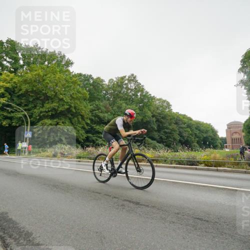 14.09.2025 - Stadtparktriathlon Michael Burmester http://msf.ph/oto/8890929 14.09.2025 10:14:12 Radfahren 554, 557, 570 meine-sportfotos.de