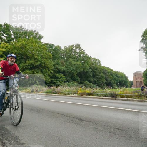 14.09.2025 - Stadtparktriathlon Michael Burmester http://msf.ph/oto/8890930 14.09.2025 10:14:16 Radfahren 524, 554, 557, 570 meine-sportfotos.de