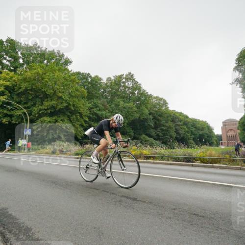 14.09.2025 - Stadtparktriathlon Michael Burmester http://msf.ph/oto/8890933 14.09.2025 10:14:22 Radfahren 511, 524, 557, 570 meine-sportfotos.de