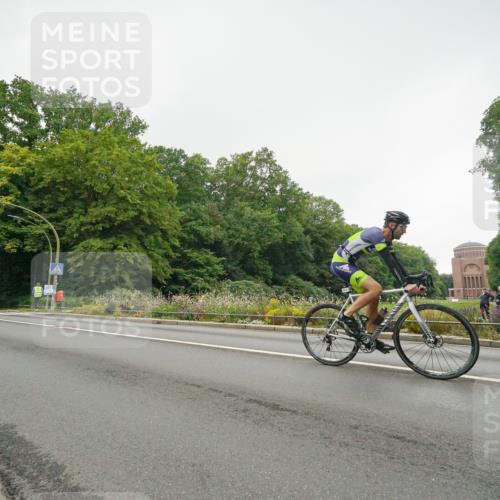 14.09.2025 - Stadtparktriathlon Michael Burmester http://msf.ph/oto/8890938 14.09.2025 10:14:32 Radfahren 511, 517, 590 meine-sportfotos.de