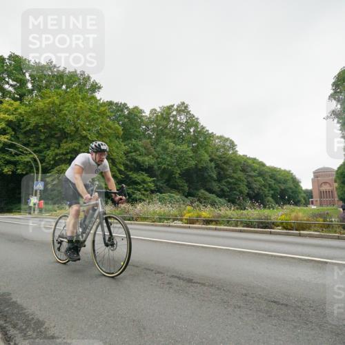 14.09.2025 - Stadtparktriathlon Michael Burmester http://msf.ph/oto/8890942 14.09.2025 10:14:54 Radfahren 536, 582, 584, 717 meine-sportfotos.de