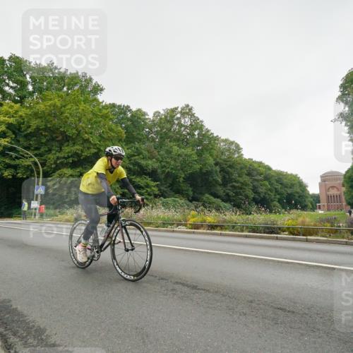 14.09.2025 - Stadtparktriathlon Michael Burmester http://msf.ph/oto/8890947 14.09.2025 10:15:07 Radfahren 541, 575, 593, 597, 604, 605 meine-sportfotos.de