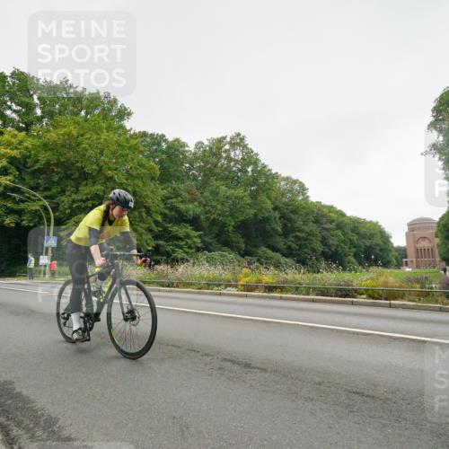 14.09.2025 - Stadtparktriathlon Michael Burmester http://msf.ph/oto/8890949 14.09.2025 10:15:10 Radfahren 541, 567, 575, 593, 597, 604, 605 meine-sportfotos.de