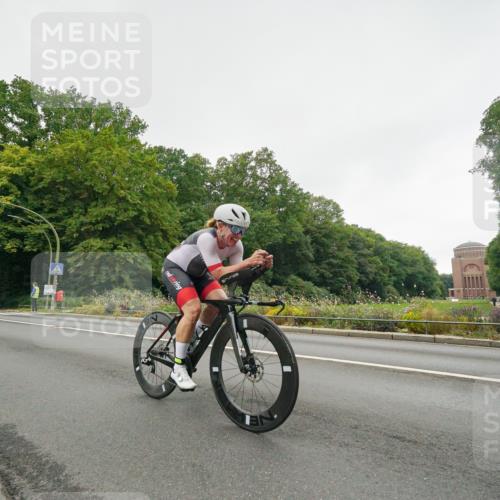 14.09.2025 - Stadtparktriathlon Michael Burmester http://msf.ph/oto/8890950 14.09.2025 10:15:12 Radfahren 541, 567, 575, 593, 597, 604, 605 meine-sportfotos.de