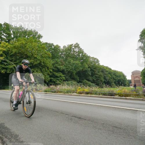 14.09.2025 - Stadtparktriathlon Michael Burmester http://msf.ph/oto/8890953 14.09.2025 10:15:16 Radfahren 567, 593, 597, 605 meine-sportfotos.de
